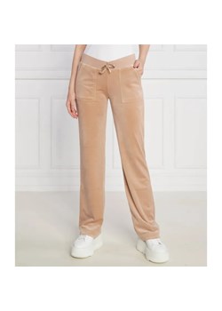 Juicy Couture Spodnie dresowe Del Ray Classic Velour Pant Pocket Design GOLD HW | Regular Fit ze sklepu Gomez Fashion Store w kategorii Spodnie damskie - zdjęcie 184512389