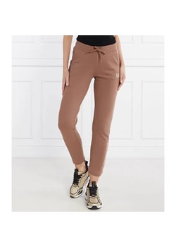 EA7 Spodnie dresowe | Regular Fit ze sklepu Gomez Fashion Store w kategorii Spodnie damskie - zdjęcie 184512587