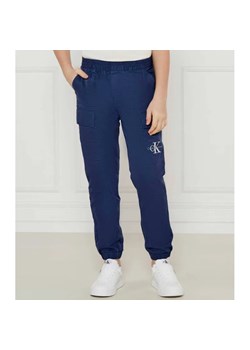 Calvin Klein Jeans Spodnie cargo Essential | Regular Fit ze sklepu Gomez Fashion Store w kategorii Spodnie chłopięce - zdjęcie 184512885