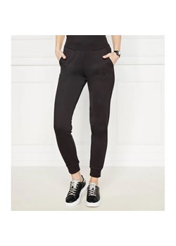 EA7 Spodnie dresowe | Regular Fit ze sklepu Gomez Fashion Store w kategorii Spodnie damskie - zdjęcie 184513047