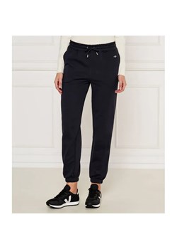 Gant Spodnie dresowe SHIELD | Relaxed fit ze sklepu Gomez Fashion Store w kategorii Spodnie damskie - zdjęcie 184513076