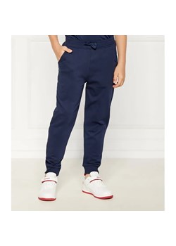 Guess Spodnie dresowe | Regular Fit ze sklepu Gomez Fashion Store w kategorii Spodnie męskie - zdjęcie 184513457