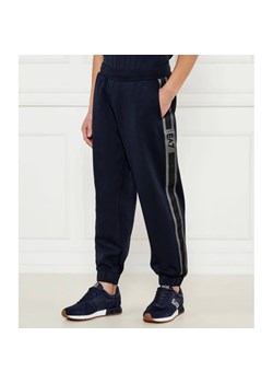 EA7 Spodnie dresowe | Modern fit ze sklepu Gomez Fashion Store w kategorii Spodnie męskie - zdjęcie 184514005