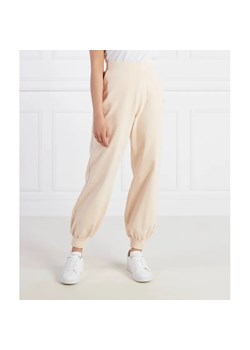EA7 Spodnie dresowe | Regular Fit ze sklepu Gomez Fashion Store w kategorii Spodnie damskie - zdjęcie 184514669