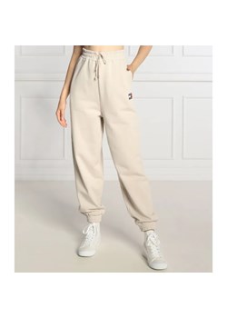 Tommy Jeans Spodnie dresowe | Relaxed fit ze sklepu Gomez Fashion Store w kategorii Spodnie damskie - zdjęcie 184514685