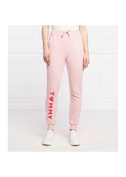 Tommy Hilfiger Spodnie dresowe | Regular Fit ze sklepu Gomez Fashion Store w kategorii Spodnie damskie - zdjęcie 184514756