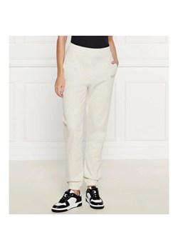 GUESS ACTIVE Spodnie dresowe | Regular Fit ze sklepu Gomez Fashion Store w kategorii Spodnie damskie - zdjęcie 184515036