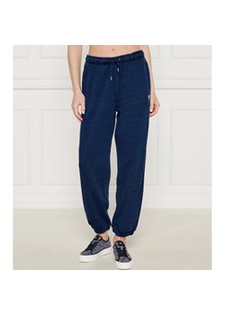 Guess Jeans Spodnie dresowe | Regular Fit ze sklepu Gomez Fashion Store w kategorii Spodnie damskie - zdjęcie 184515719