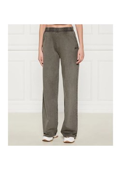 GUESS ACTIVE Spodnie dresowe MISTY | Loose fit ze sklepu Gomez Fashion Store w kategorii Spodnie damskie - zdjęcie 184516049
