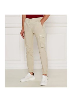 Calvin Klein Jeans Spodnie cargo | Slim Fit ze sklepu Gomez Fashion Store w kategorii Spodnie męskie - zdjęcie 184516485