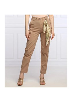GUESS Spodnie cygaretki CANDIS | Slim Fit ze sklepu Gomez Fashion Store w kategorii Spodnie damskie - zdjęcie 184517015