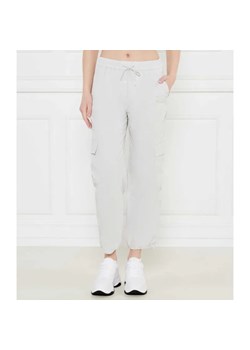 Marc Cain Spodnie cargo REWARI | Relaxed fit ze sklepu Gomez Fashion Store w kategorii Spodnie damskie - zdjęcie 184517646