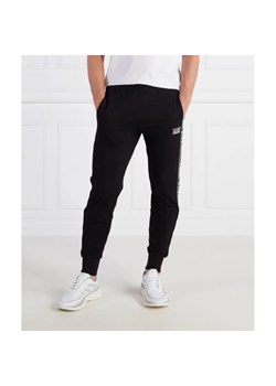 EA7 Spodnie dresowe | Regular Fit ze sklepu Gomez Fashion Store w kategorii Spodnie męskie - zdjęcie 184517806
