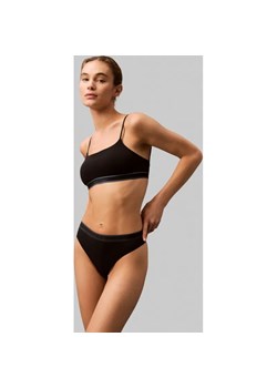 Calvin Klein Underwear Stringi ze sklepu Gomez Fashion Store w kategorii Majtki damskie - zdjęcie 184518046