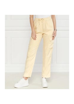 Pepe Jeans London Spodnie cargo EVA | Relaxed fit ze sklepu Gomez Fashion Store w kategorii Spodnie damskie - zdjęcie 184518319