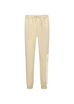 Calvin Klein Jeans Spodnie dresowe PARACHUTE | Regular Fit ze sklepu Gomez Fashion Store w kategorii Spodnie chłopięce - zdjęcie 184518538