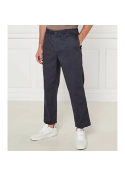 Calvin Klein Jeans Spodnie chino | Relaxed fit ze sklepu Gomez Fashion Store w kategorii Spodnie męskie - zdjęcie 184518825