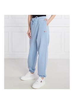 Tommy Jeans Spodnie dresowe TIMELESS 1 WASHED | Relaxed fit ze sklepu Gomez Fashion Store w kategorii Spodnie damskie - zdjęcie 184518998