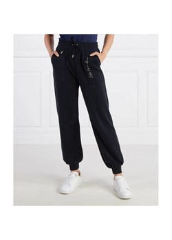 EA7 Spodnie dresowe | Regular Fit ze sklepu Gomez Fashion Store w kategorii Spodnie damskie - zdjęcie 184519647
