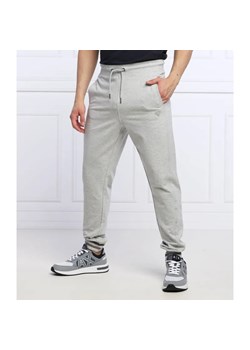 GUESS Spodnie dresowe Adam | Relaxed fit ze sklepu Gomez Fashion Store w kategorii Spodnie męskie - zdjęcie 184519788