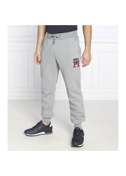 Tommy Hilfiger Spodnie dresowe | Regular Fit ze sklepu Gomez Fashion Store w kategorii Spodnie męskie - zdjęcie 184519925