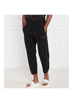 Emporio Armani Spodnie dresowe | Regular Fit ze sklepu Gomez Fashion Store w kategorii Spodnie męskie - zdjęcie 184520378