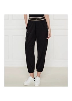 EA7 Spodnie cargo | Regular Fit ze sklepu Gomez Fashion Store w kategorii Spodnie damskie - zdjęcie 184521016