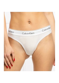 Calvin Klein Underwear Stringi ze sklepu Gomez Fashion Store w kategorii Majtki damskie - zdjęcie 184521378