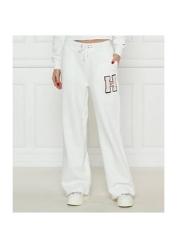 Tommy Jeans Spodnie dresowe | flare fit ze sklepu Gomez Fashion Store w kategorii Spodnie damskie - zdjęcie 184521578