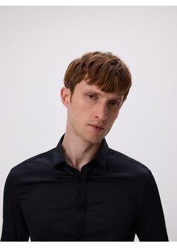 Reserved - Gładka koszula super slim fit - czarny ze sklepu Reserved w kategorii Koszule męskie - zdjęcie 184523187