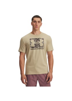 Męski t-shirt z nadrukiem Under Armour UA ABC Camo Boxed Logo SS - beżowy ze sklepu Sportstylestory.com w kategorii T-shirty męskie - zdjęcie 184525678