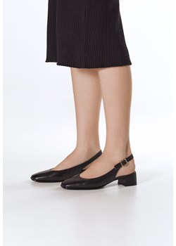 Estro: Czarne czółenka damskie typu slingback na niskim obcasie ze sklepu Estro w kategorii Czółenka - zdjęcie 184535759