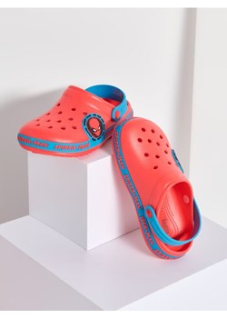 Sinsay - Chodaki z paskiem na pięcie Super-Man - czerwony ze sklepu Sinsay w kategorii Klapki dziecięce - zdjęcie 184541238