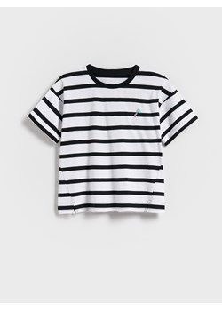 Reserved - Wzorzysty t-shirt z haftem - złamana biel ze sklepu Reserved w kategorii Bluzki dziewczęce - zdjęcie 184542198