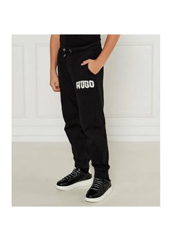 HUGO KIDS Spodnie dresowe | Regular Fit ze sklepu Gomez Fashion Store w kategorii Spodnie chłopięce - zdjęcie 184555617