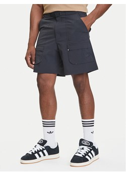 adidas Szorty materiałowe Premium Essentials Utility Cargo JD2107 Czarny Loose Fit ze sklepu MODIVO w kategorii Spodenki męskie - zdjęcie 184562226