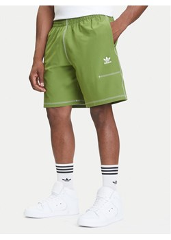 adidas Szorty sportowe Trefoil Essentials KA8540 Zielony Loose Fit ze sklepu MODIVO w kategorii Spodenki męskie - zdjęcie 184562229