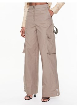 Remain Spodnie materiałowe Canvas RM2158 Beżowy Relaxed Fit ze sklepu MODIVO w kategorii Spodnie damskie - zdjęcie 184565175