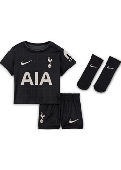 Trzyczęściowy strój piłkarski dla niemowląt i maluchów Nike Tottenham Hotspur Stadium 2025/26 (wersja wyjazdowa) – replika - Czerń ze sklepu Nike poland w kategorii Odzież dla niemowląt - zdjęcie 184566185