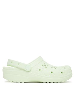 Crocs Klapki Classic Floral Cut-Out Clog 210927 Zielony ze sklepu MODIVO w kategorii Klapki damskie - zdjęcie 184567917