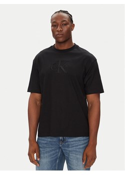 Calvin Klein Jeans T-Shirt Hero Monologo LV04RB295G Czarny Relaxed Fit ze sklepu MODIVO w kategorii T-shirty męskie - zdjęcie 184568005