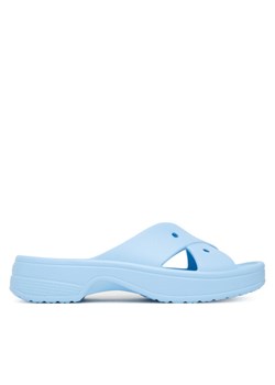 Crocs Klapki Classic Women's Cross Strap 210840 Niebieski ze sklepu MODIVO w kategorii Klapki damskie - zdjęcie 184568019