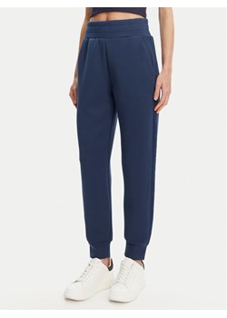 Guess Spodnie dresowe W5YB11 KBYE2 Granatowy Regular Fit ze sklepu MODIVO w kategorii Spodnie damskie - zdjęcie 184571509