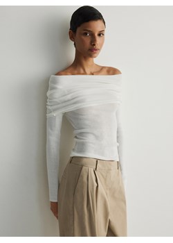Reserved - Sweter z odkrytymi ramionami - złamana biel ze sklepu Reserved w kategorii Swetry damskie - zdjęcie 184573707