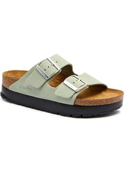 Birkenstock Skórzane klapki Arizona Birkenstock x Papillio ze sklepu Gomez Fashion Store w kategorii Klapki damskie - zdjęcie 184576769