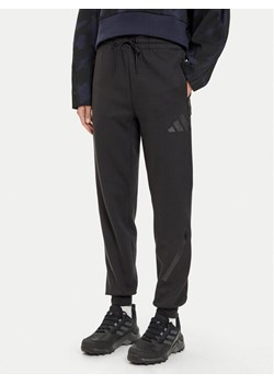 adidas Spodnie dresowe Z.N.E. JE7842 Czarny Regular Fit ze sklepu MODIVO w kategorii Spodnie damskie - zdjęcie 184578945
