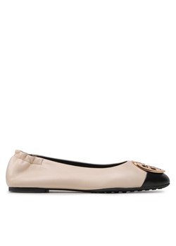 Tory Burch Baleriny Claire Cap Toe 148336 Beżowy ze sklepu MODIVO w kategorii Balerinki - zdjęcie 184581975