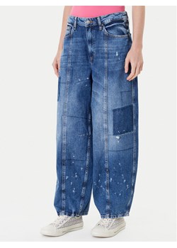 Guess Jeansy W5YG69 D5R01 Niebieski Tapered Fit ze sklepu MODIVO w kategorii Jeansy damskie - zdjęcie 184584855