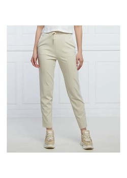 Calvin Klein Jeans Spodnie dresowe MILANO | Regular Fit | stretch ze sklepu Gomez Fashion Store w kategorii Spodnie damskie - zdjęcie 184590025
