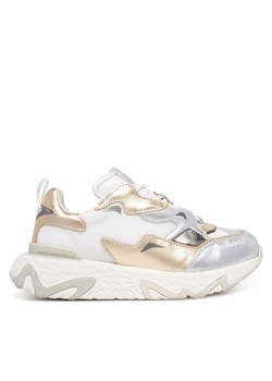 Sneakersy KARL LAGERFELD KL62425A Srebrny ze sklepu eobuwie.pl w kategorii Buty sportowe damskie - zdjęcie 184590626